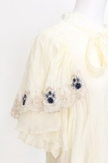 画像3: axes femme / レース風刺繍入フリルブラウス  アイボリー S-26-06-29-005-AX-BL-HR-ZS (3)