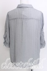 画像2: axes femme / ストライプラッフルフリルブラウス  サックス S-26-07-08-014-AX-BL-AS-ZS (2)