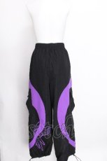 画像2: NieR Clothing / バイカラーパンツ  黒ｘ紫 S-26-07-11-058-PU-PA-AS-ZS (2)