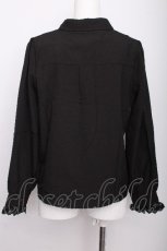 画像3: axes femme POETIQUE / 音符刺繍リボン付ブラウス  黒 S-26-07-21-022-AX-BL-AS-ZS (3)