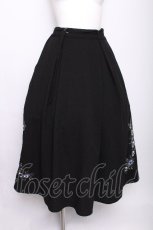 画像1: axes femme / フラワー刺繍カットソースカート  黒 S-26-07-21-051-AX-SK-AS-ZS (1)