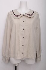 画像1: axes femme POETIQUE / リボンタイ付ローズ刺繍ブラウス  オフ S-26-07-21-013-AX-BL-AS-ZS (1)
