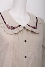 画像4: axes femme POETIQUE / リボンタイ付ローズ刺繍ブラウス  オフ S-26-07-21-013-AX-BL-AS-ZS (4)