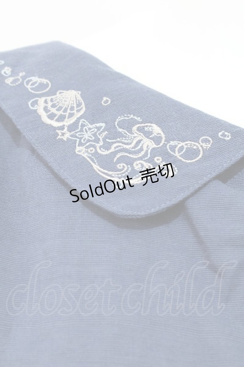 画像6: axes femme POETIQUE / マリン刺繍オフショルブラウス  ブルー S-26-07-23-025-AX-BL-AS-ZS (6)