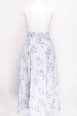画像2: Maison de FLEUR / フラワープリントスカート  サックス S-26-07-30-029-LO-SK-ET-ZS (2)