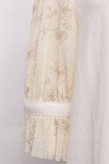 画像4: axes femme / 花柄ボリュームリボン付きブラウス  白ｘキナリ S-26-07-31-007-AX-BL-AS-ZS (4)