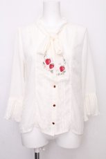 画像1: axes femme / 苺刺繍ボウタイブラウス  キナリ S-26-07-31-010-AX-BL-HR-ZS (1)