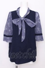 画像1: axes femme / 花柄ボリュームリボン付きブラウス  紺 S-26-07-31-021-AX-BL-AS-ZS (1)