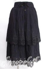 画像1: axes femme / 裾刺繍ティアードスカート  黒 S-26-08-02-057-AX-SK-AS-ZS (1)