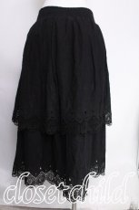 画像2: axes femme / 裾刺繍ティアードスカート  黒 S-26-08-02-057-AX-SK-AS-ZS (2)