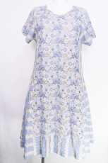 画像1: Jane Marple Dans Le Salon / 刺繍ストライプワンピース  サックスｘグレー S-26-08-05-036-JM-OP-AS-ZS (1)