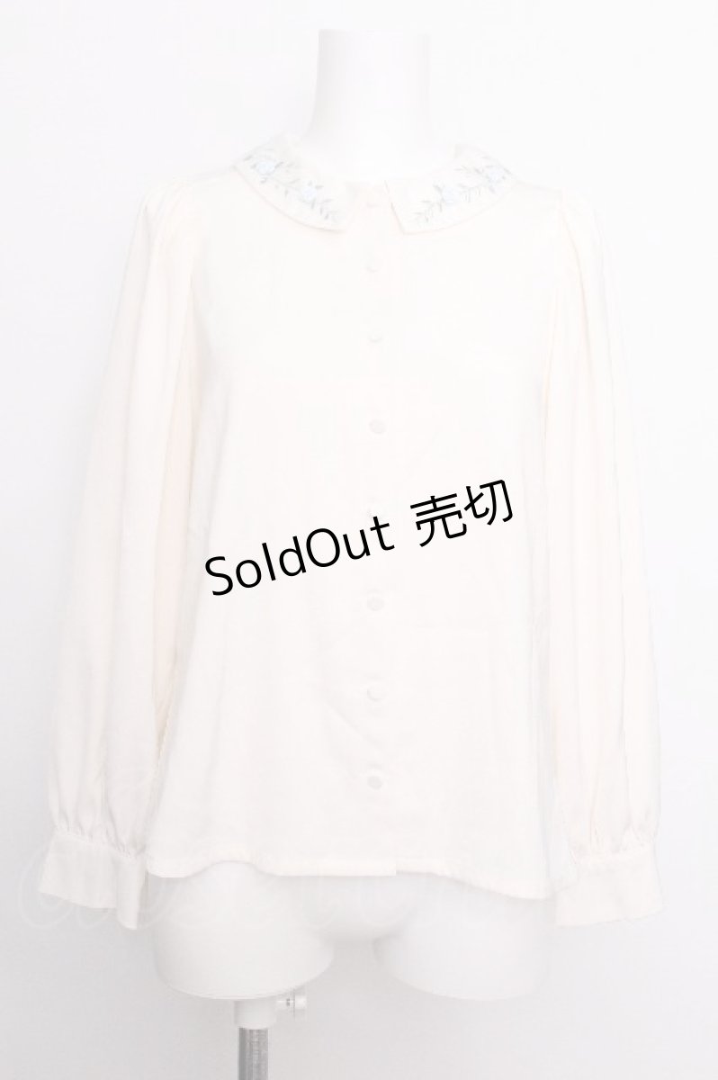 画像1: an another angelus / ローズモチーフ刺繍衿ブラウス【洗える】  オフ S-26-08-06-027-CA-BL-HR-ZS (1)