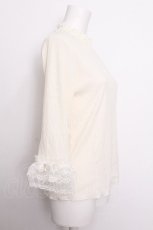 画像2: axes femme / レース重ねデザイン袖プルオーバー  オフ S-26-08-06-026-AX-TO-HR-ZS (2)