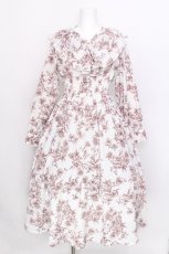 画像1: evelyn / 花柄シャーリングワンピース  シロ×ブラウン S-26-08-09-011-LO-OP-SZ-ZS (1)