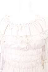 画像4: ATELIER PIERROT / レースシャーリング姫袖ブラウス  オフ S-26-08-10-004-EL-BL-AS-ZS (4)