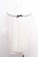 画像2: axes femme POETIQUE / ブーケ刺繍スカラップ襟ブラウス  オフ S-26-08-10-006-AX-BL-AS-ZS (2)