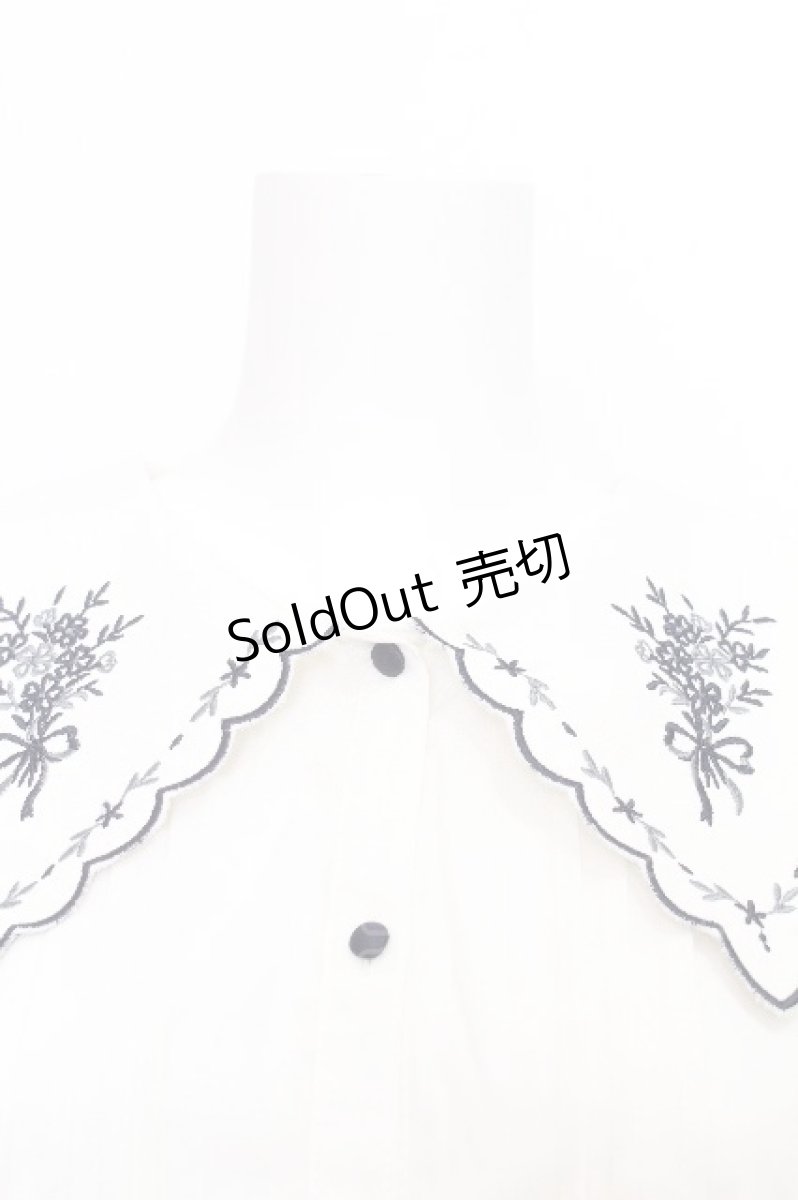 画像4: axes femme POETIQUE / ブーケ刺繍スカラップ襟ブラウス  オフ S-26-08-10-006-AX-BL-AS-ZS (4)