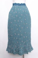 画像2: axes femme / ミニローズ刺繍ロングスカート  グリーン S-26-08-13-053-AX-SK-AS-ZS (2)