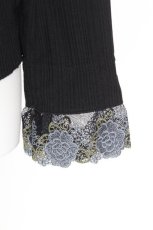 画像3: axes femme / 刺繍レース袖プチスタンドプルオーバー  黒 S-26-08-13-021-AX-TO-AS-ZS (3)