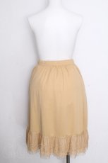 画像2: axes femme / レース×プリーツペチスカート  ベージュ S-26-08-21-050-AX-SK-AS-ZS (2)