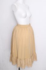 画像3: axes femme / レース×プリーツペチスカート  ベージュ S-26-08-21-050-AX-SK-AS-ZS (3)