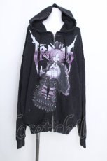 画像1: TRAVAS TOKYO / 「.」コラボイラスト加工ジップパーカー  黒ｘ赤 S-26-08-22-027-PU-JA-AS-ZS (1)
