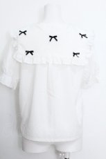 画像3: axes femme POETIQUE / プチリボンビッグ襟ブラウス  白ｘ黒 S-26-08-22-008-AX-BL-AS-ZS (3)