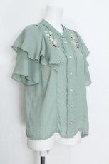 画像2: axes femme / ミックスフルーツ刺繍ブラウス  グリーン S-26-08-22-013-AX-BL-HR-ZS (2)