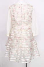 画像2: LODISPOTTO / 花柄シフォン切替ティアードワンピース  オフ S-26-08-30-040-LO-OP-HR-ZS (2)