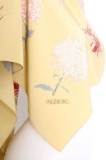 画像2: INGEBORG / 菊の花大判スカーフ  イエロー S-26-08-31-001-LO-ZA-HR-ZS (2)