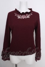 画像1: axes femme / 薔薇刺繍プチハイリブプルオーバー  ワイン S-26-09-05-026-AX-TO-HR-ZS (1)