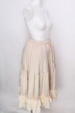 画像3: axes femme kawaii / ミディフリルペチスカート  ベージュ S-26-09-05-051-AX-SK-HR-ZS (3)