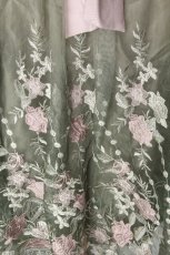 画像4: axes femme / グラデチュール刺繍スカート  グリーン S-26-09-05-055-AX-SK-HR-ZS (4)