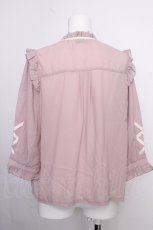 画像2: axes femme POETIQUE / ローズ刺繍レースアップブラウス  ピンク S-26-09-05-022-AX-BL-HR-ZS (2)