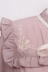 画像5: axes femme POETIQUE / ローズ刺繍レースアップブラウス  ピンク S-26-09-05-022-AX-BL-HR-ZS (5)