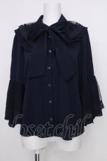 画像1: axes femme / 姫袖風リボン付フリルブラウス  紺 S-26-09-07-036-AX-BL-HR-ZS (1)