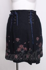 画像1: axes femme POETIQUE / クロスステッチ刺繍スカート  紺 S-26-09-08-042-AX-BL-AS-ZS (1)