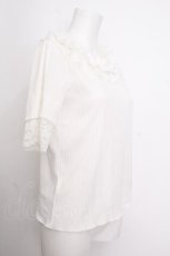 画像2: axes femme / フリル×レースリボンプルオーバー  白 S-26-09-12-031-AX-TO-AS-ZS (2)