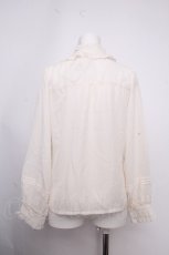 画像3: axes femme / カメオループタイ付フリルブラウス  キナリ S-26-09-14-016-AX-BL-HR-ZS (3)