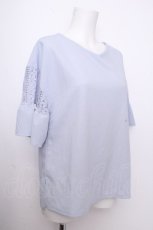 画像2: axes femme / 袖レース切替カットプルオーバー  サックス S-26-09-14-028-AX-TO-HR-ZS (2)