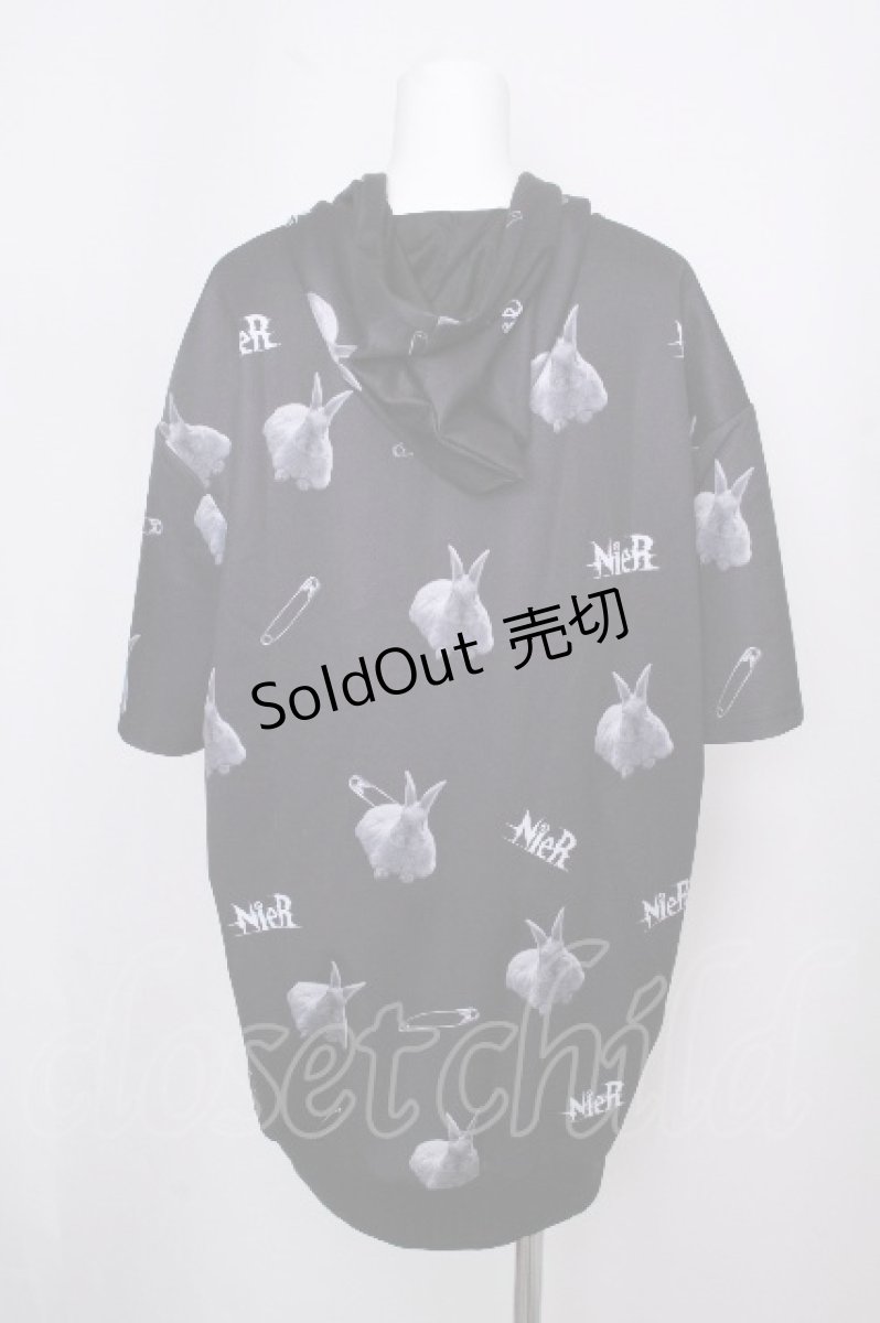 画像2: NieR Clothing / NieRちゃん刺繍プルオーバー  黒 S-26-09-18-035-PU-TO-HR-ZS (2)