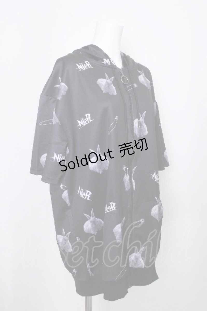 画像3: NieR Clothing / NieRちゃん刺繍プルオーバー  黒 S-26-09-18-035-PU-TO-HR-ZS (3)