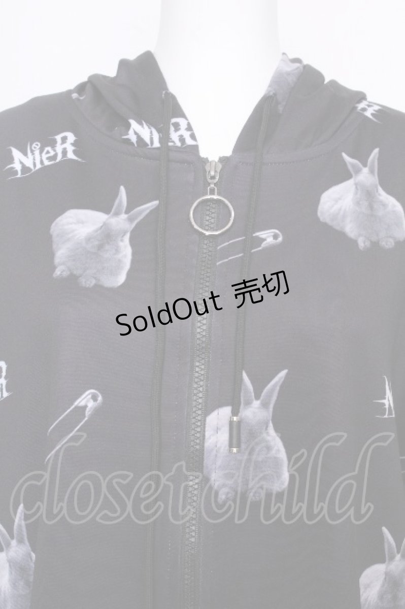 画像4: NieR Clothing / NieRちゃん刺繍プルオーバー  黒 S-26-09-18-035-PU-TO-HR-ZS (4)