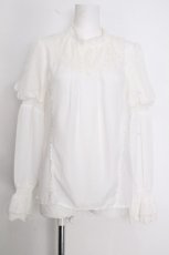画像1: axes femme kawaii / パールブローチ付ブラウス  キナリ S-26-09-22-001-AX-BL-HR-ZS (1)