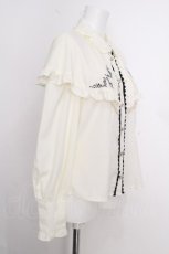 画像2: axes femme kawaii / 刺繍入りケープ付2wayブラウス  キナリ S-26-09-22-003-AX-BL-HR-ZS (2)