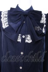 画像4: axes femme kawaii / リボンブローチ付肩フリルブラウス  ネイビー S-26-09-22-007-AX-BL-HR-ZS (4)