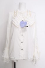 画像1: axes femme kawaii / リボンブローチ付姫袖ブラウス  白 S-26-09-22-002-AX-BL-HR-ZS (1)