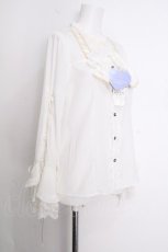 画像2: axes femme kawaii / リボンブローチ付姫袖ブラウス  白 S-26-09-22-002-AX-BL-HR-ZS (2)