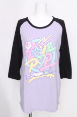 画像1: LISTEN FLAVOR / ネオンロゴプリントラグランカットソー  黒ｘラベンダー S-26-09-23-027-PU-TS-HR-ZS (1)