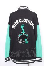 画像2: NieR Clothing / サガラ刺 STADIUM JUMPER【シエル】ジャンパー  黒ｘグリーン S-26-09-23-033-PU-JA-HR-ZS (2)